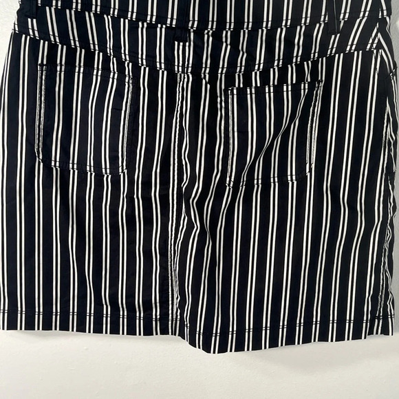 White stag ,6 Black and white stripe , tie waist zipper button front closure - Picture 3 of 6